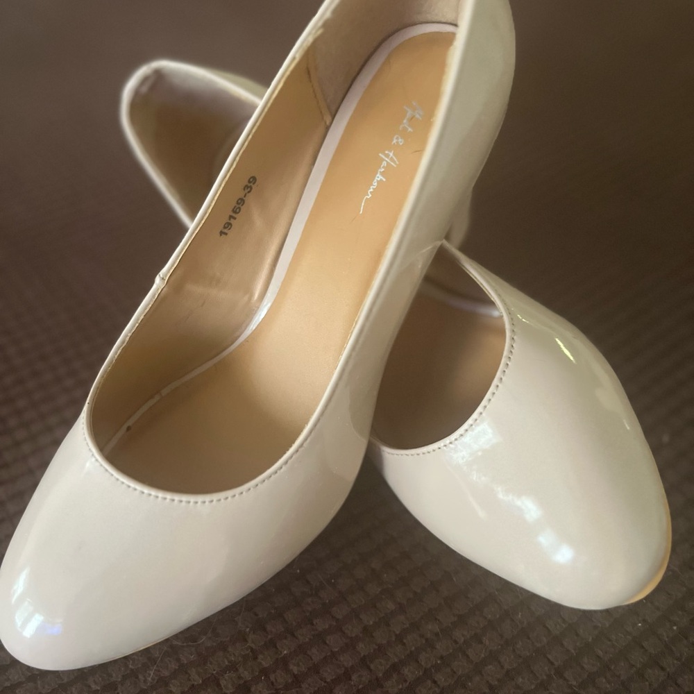 Elegant Cream Women's Shoes